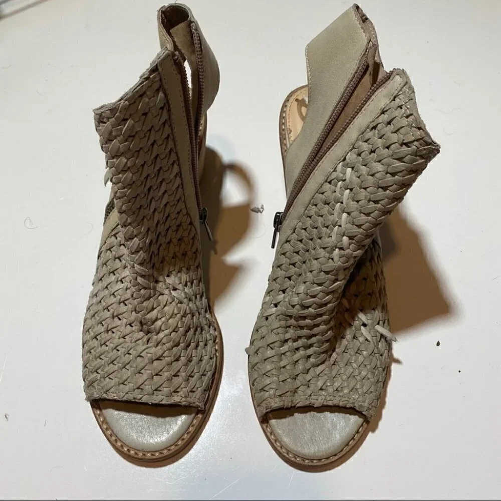 Sam Edelman Cooper Beige Zip Up Open Toe Booties